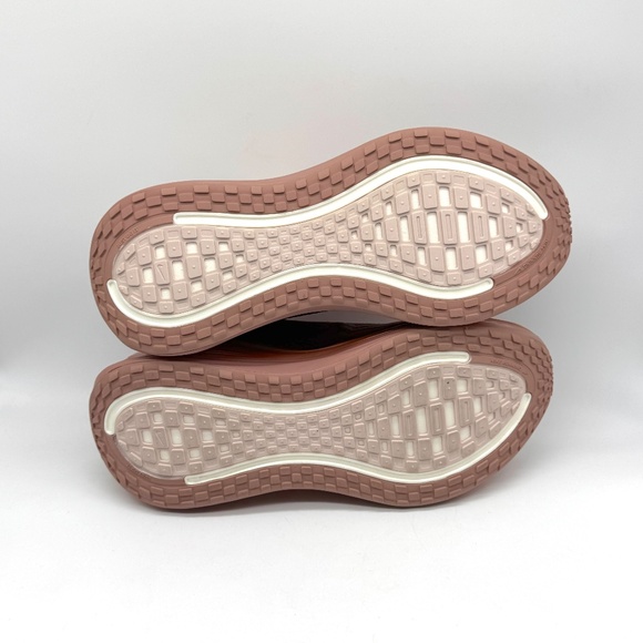 Nike Womens Vomero 18 Plus Particle Pink Shoes Sz 9.5 New Running HV8154-601 - Picture 8 of 10